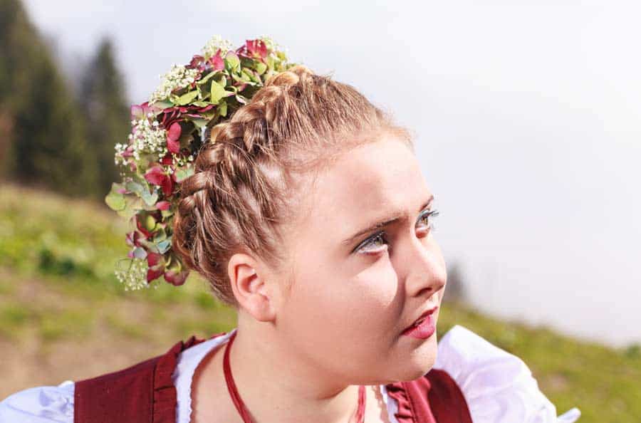 Die Dirndl Frisur © depositphotos.com