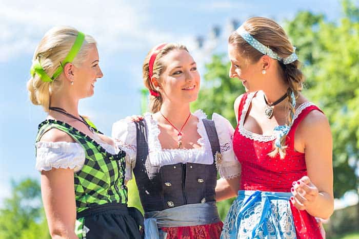 Festlich im Dirndl © depositphotos.com